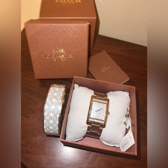 Like New condition Coach watch and bangle! - Picture 1 of 4